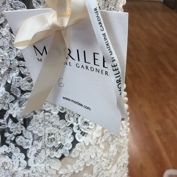 ⭐️SOLD⭐️ Ivory-champagne wedding gown with faux pearls - Picture 7 of 8